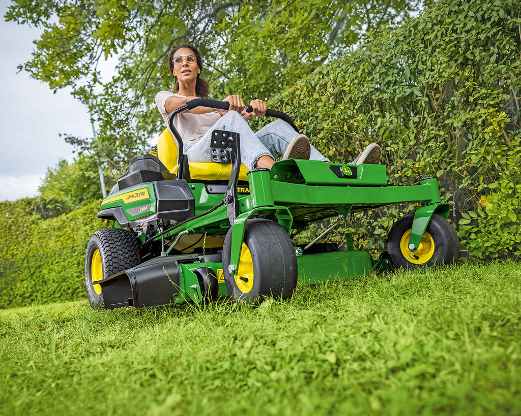 John Deere Z315E Side Discharge 42" Zero-Turn Lawn Mower
