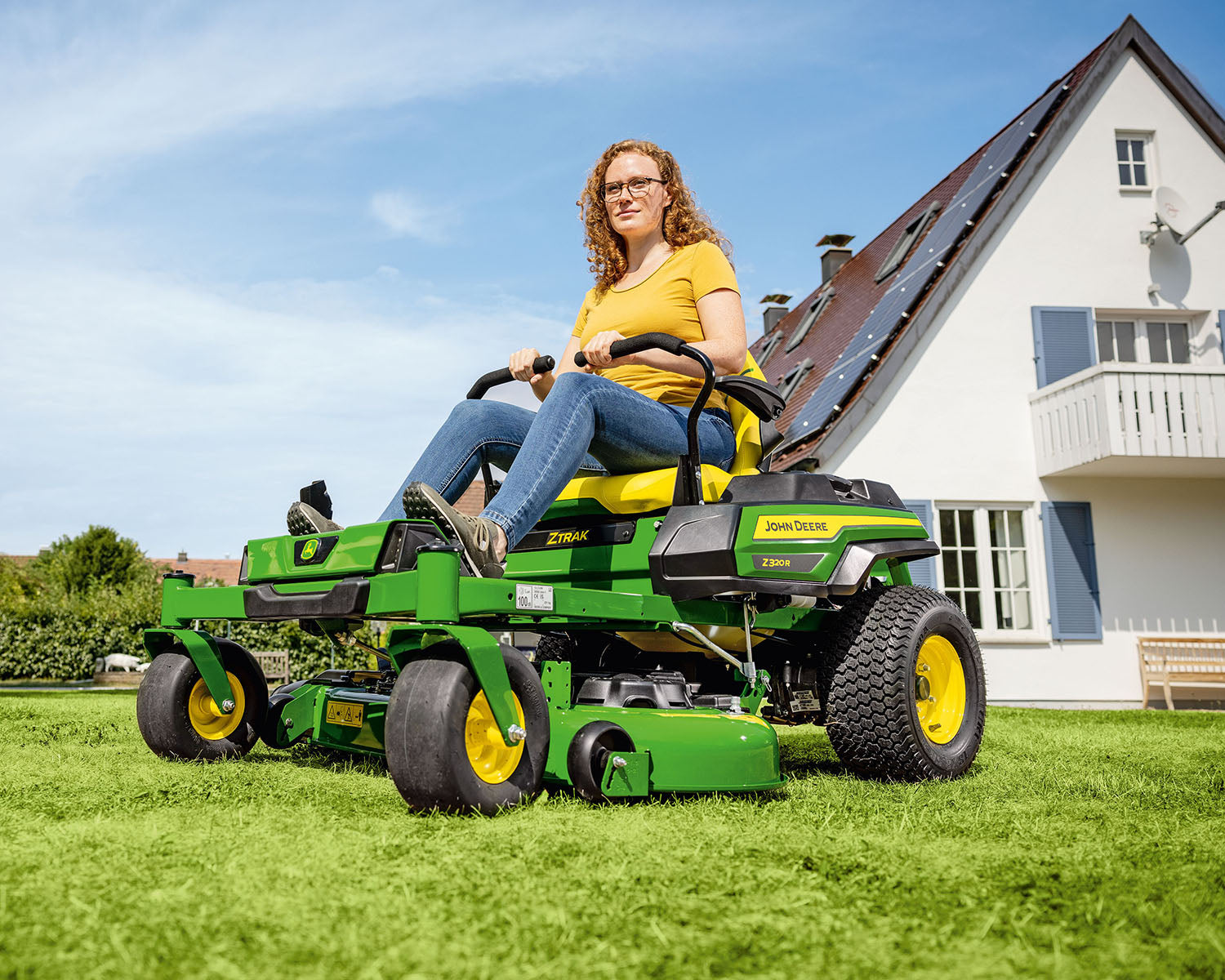 John Deere Z320R Side Discharge 42" Zero-Turn Lawn Mower