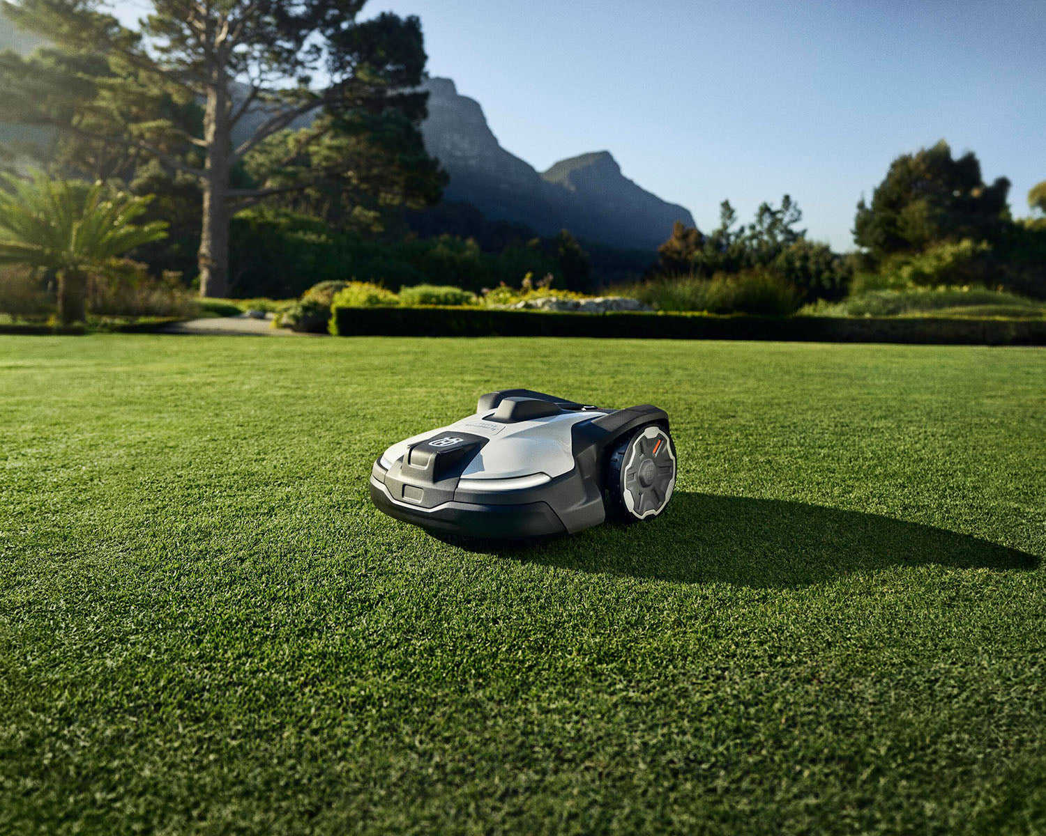 Husqvarna Automower 450X NERA Robotic Lawnmower