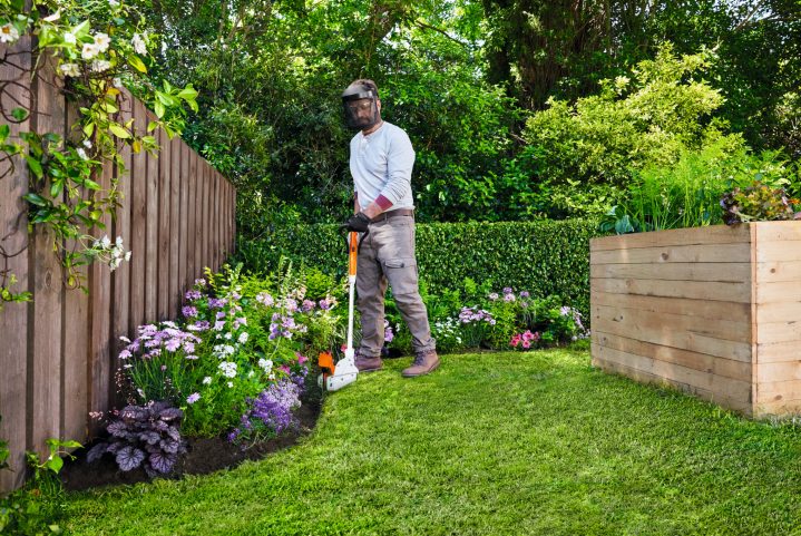 STIHL FSA30 Cordless Grass Trimmer Set