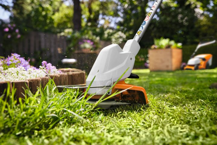 STIHL FSA30 Cordless Grass Trimmer Set