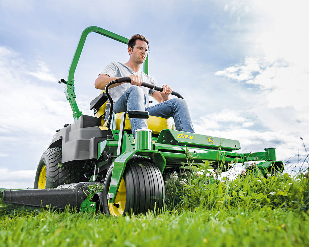 John Deere Z515E Side Discharge 48" Zero-Turn Lawn Mower