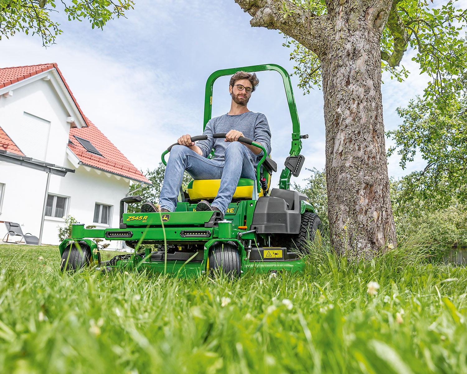 John Deere Z545R Side Discharge 48" Zero-Turn Lawn Mower