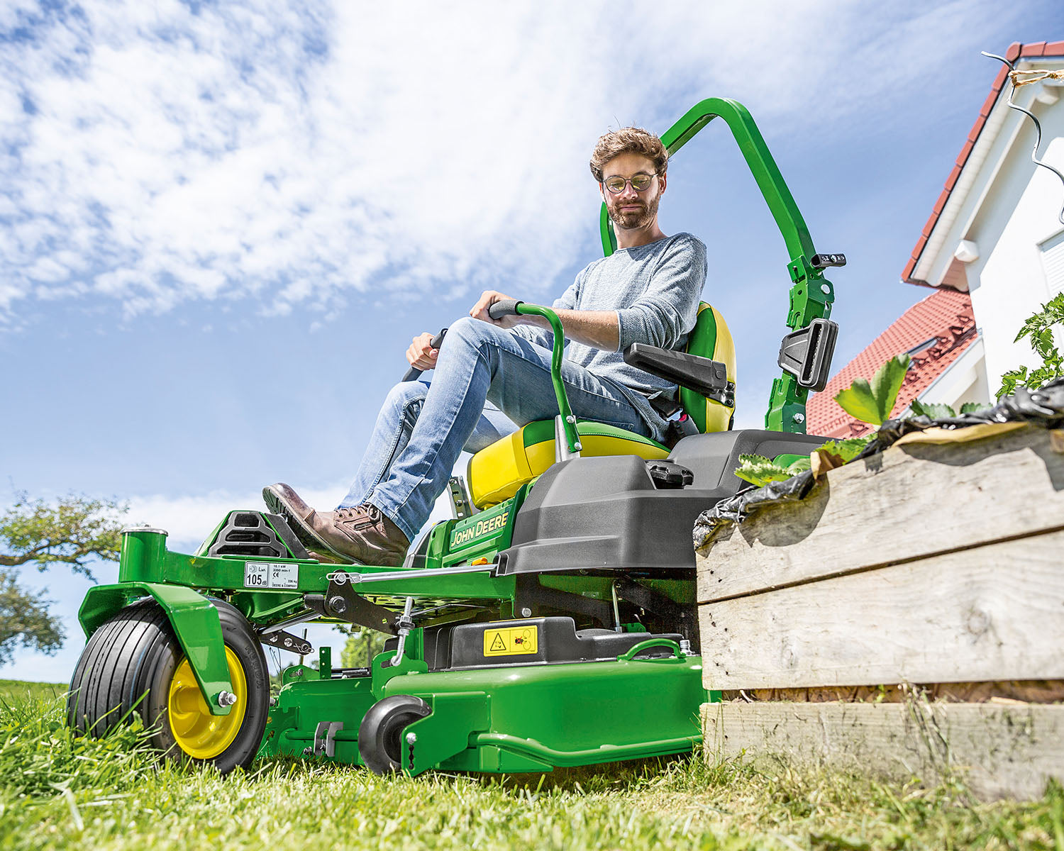 John Deere Z545R Side Discharge 48" Zero-Turn Lawn Mower