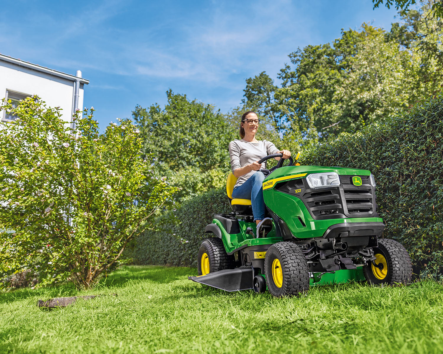 John Deere X127 Side Discharge and Mulching 42" Ride On Lawn Mower (2026 Model)