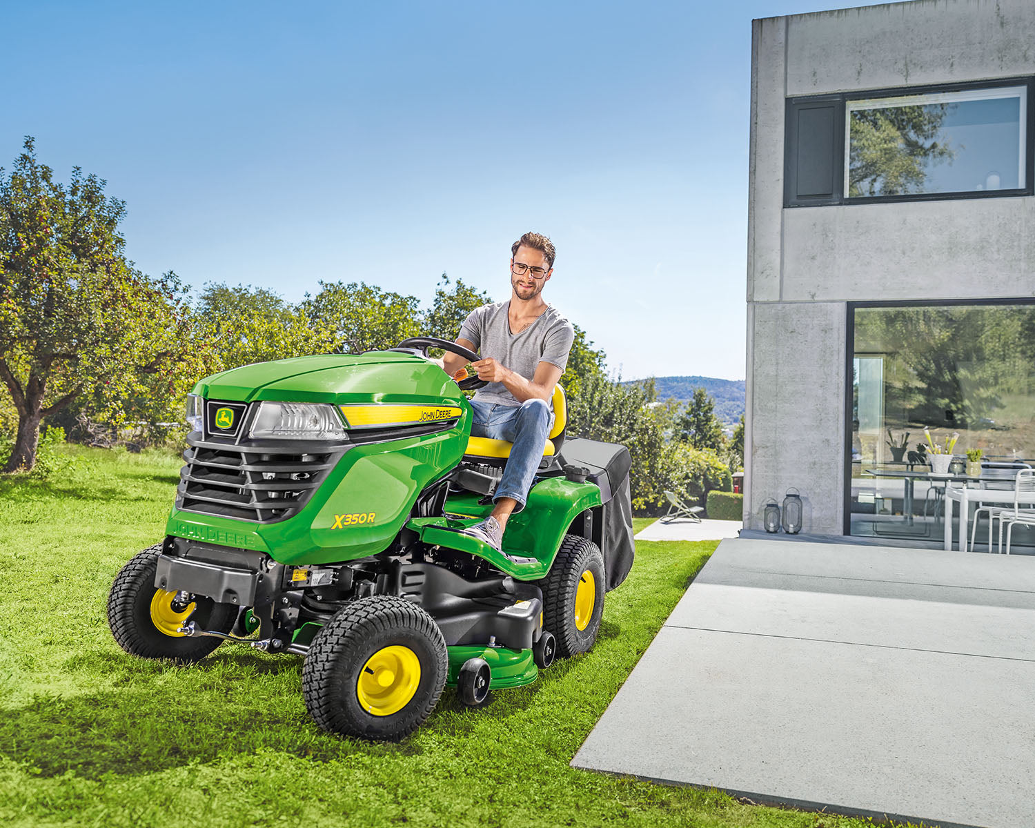 John Deere X350R Rear Collect and Mulching 42" Ride On Lawn Mower