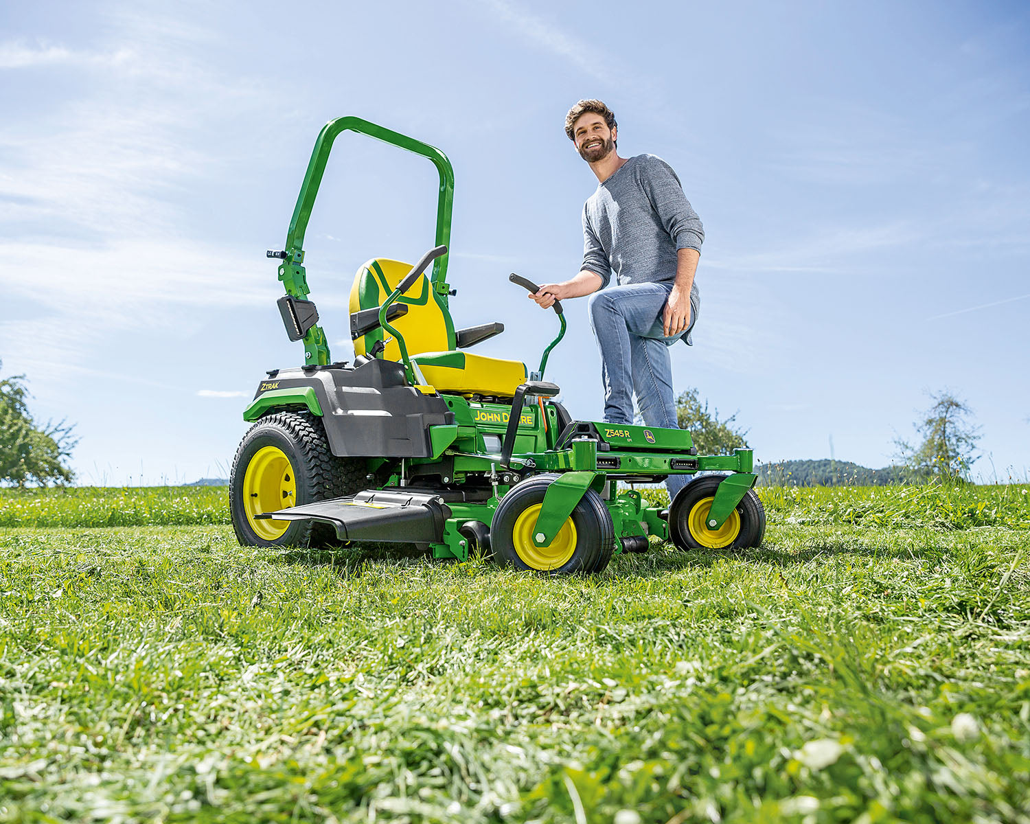 John Deere Z545R Side Discharge 48" Zero-Turn Lawn Mower