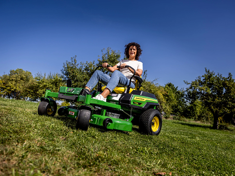 John Deere Z370R Electric Side Discharge 48" Zero-Turn Lawn Mower
