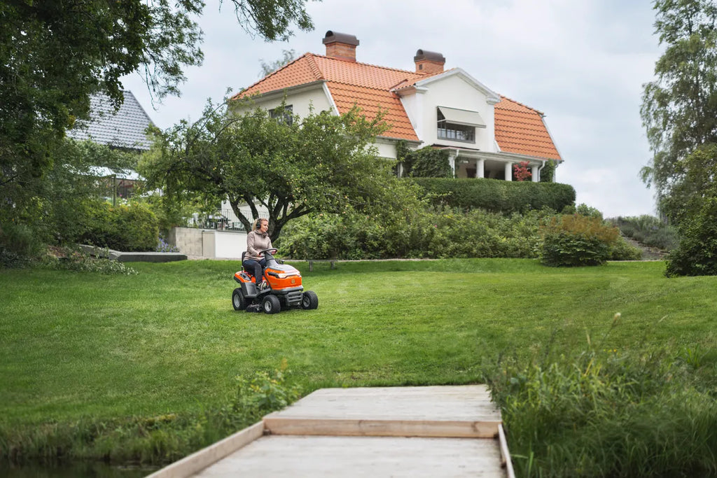 Husqvarna TS 112 Side Discharge 37" Ride On Lawn Mower